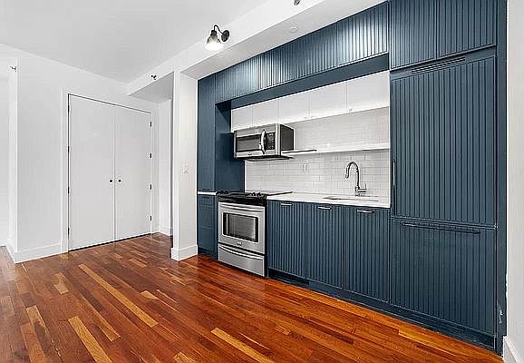 1st image of 184 Bainbridge St #211