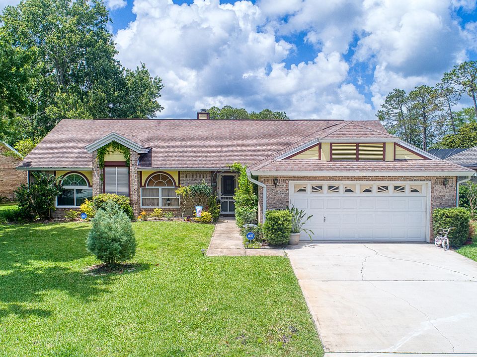 1st image of 28 Carriage Creek Way
