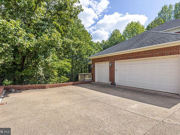 3rd image of 7555 Cannoneer Ct