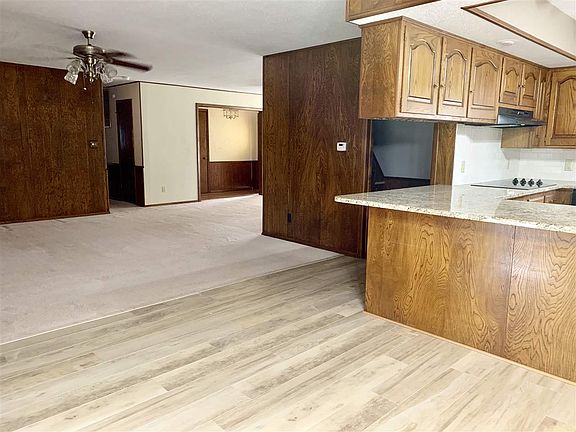3rd image of 15 Woodlands Dr