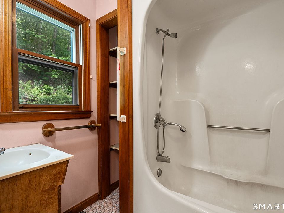16th image of 185 Hampden Road