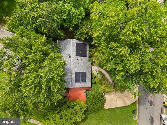 4th image of 4951 Roslyn Rd