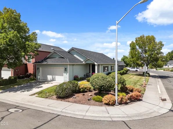 2783 Parkwood Village Ln, Central Pt, OR 97502