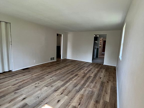 5th image of 2054 Beverly Pl