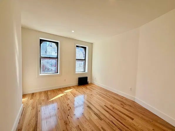 789 9th Ave #5T, New York, NY 10019