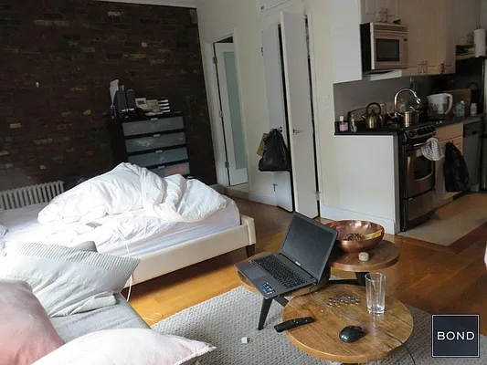 Rented by Bond New York | media 19