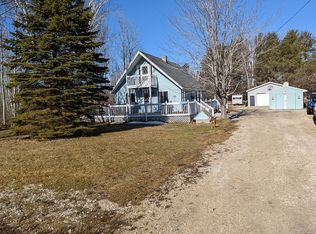 8536 Bayview Rd, Onekama, MI 49675