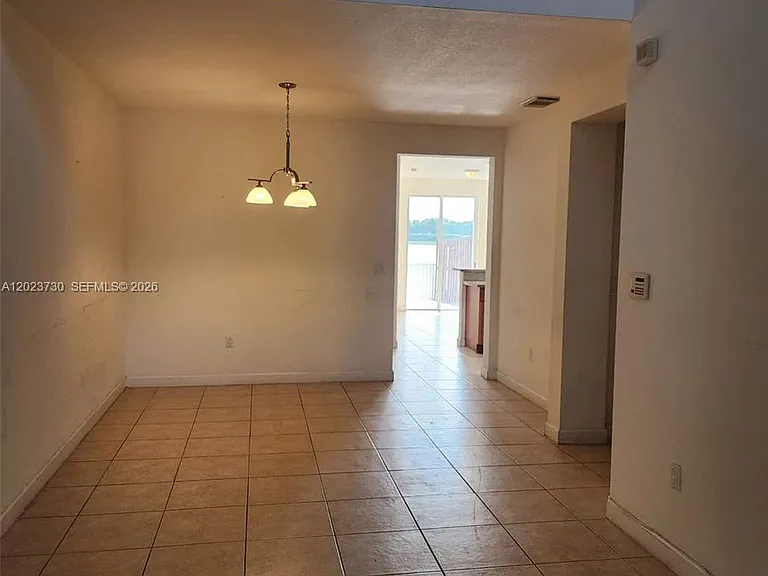 7510 NW 107th Pl — Photo 5