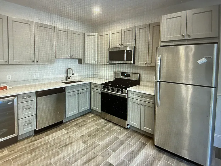 28 Parsons St #1 — Photo 1