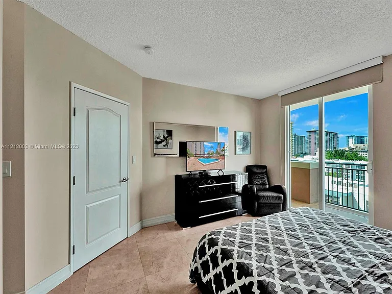 17555 Atlantic Blvd #806 — Photo 18