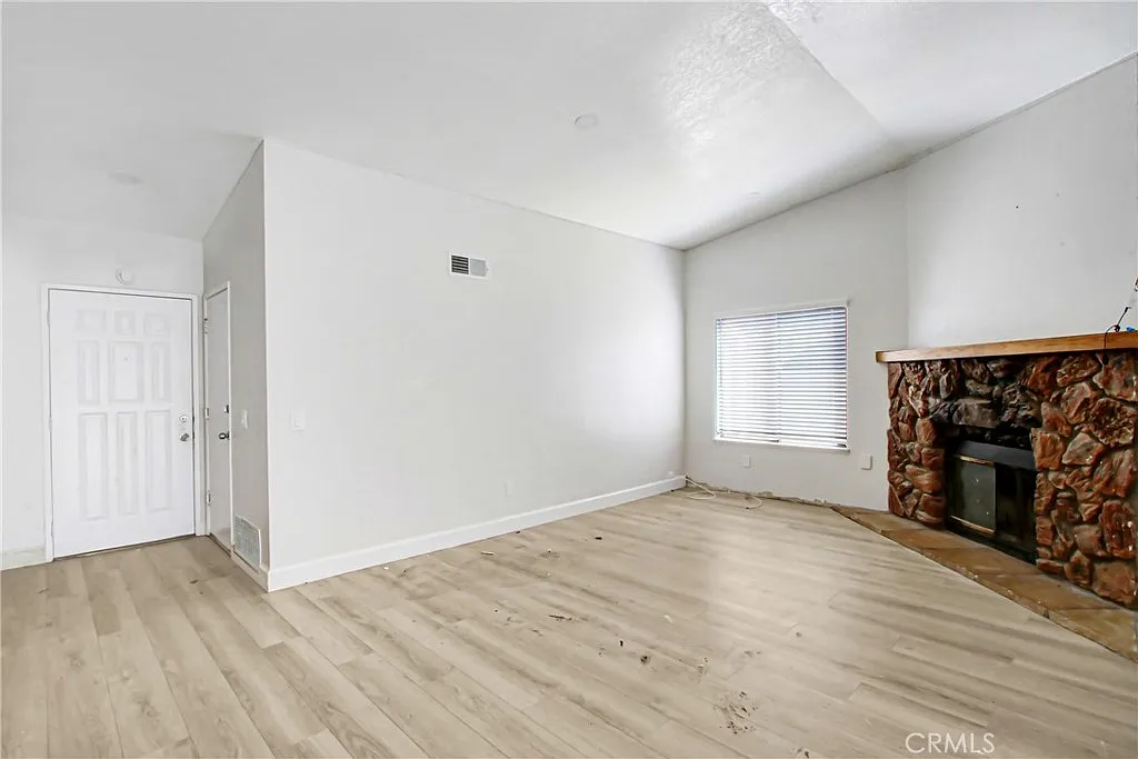 4 bed, 1600 sqft, $3,500 — Photo 3