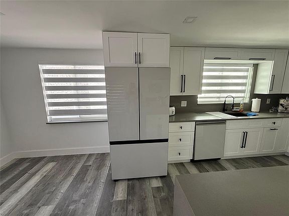 4th image of 5925 Beverly Dr