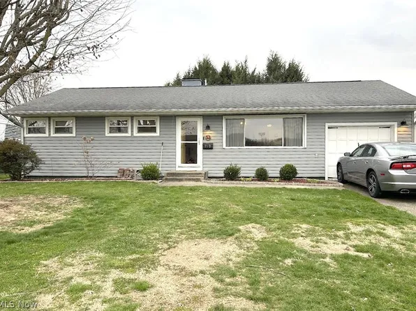 212 W 5th St, Williamstown, WV 26187