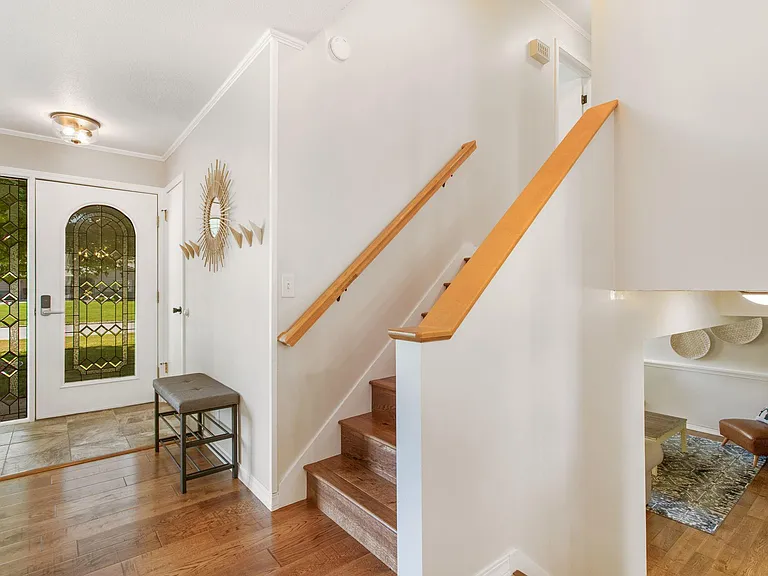 115 Iroquois Ave — Photo 6