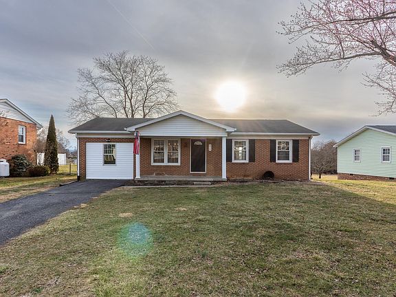 2nd image of 26 Briarwood Cir