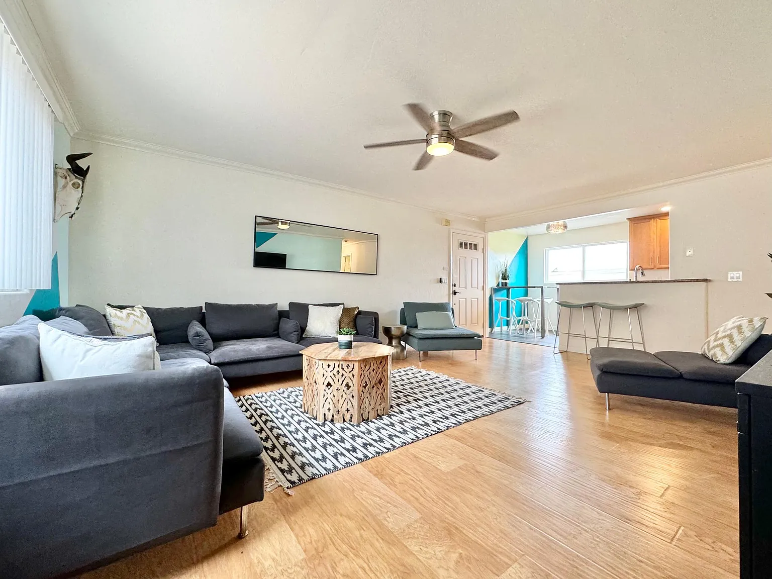 2 bed, 1500 sqft, $4,500 — Photo 1