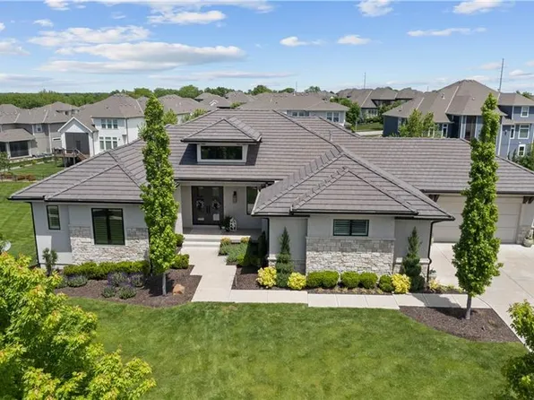 15709 El Monte St, Overland Park, KS 66224