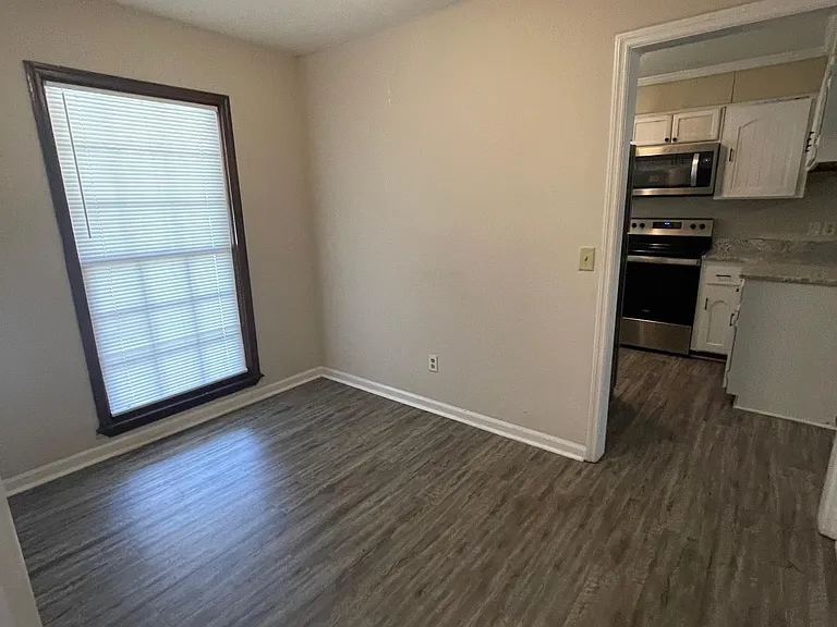 817 Robin Hood Trl — Photo 9