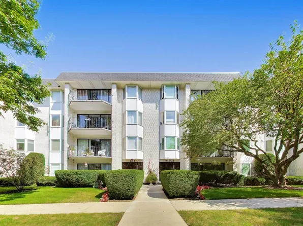 235 Ridge Rd APT 1F, Wilmette, IL 60091
