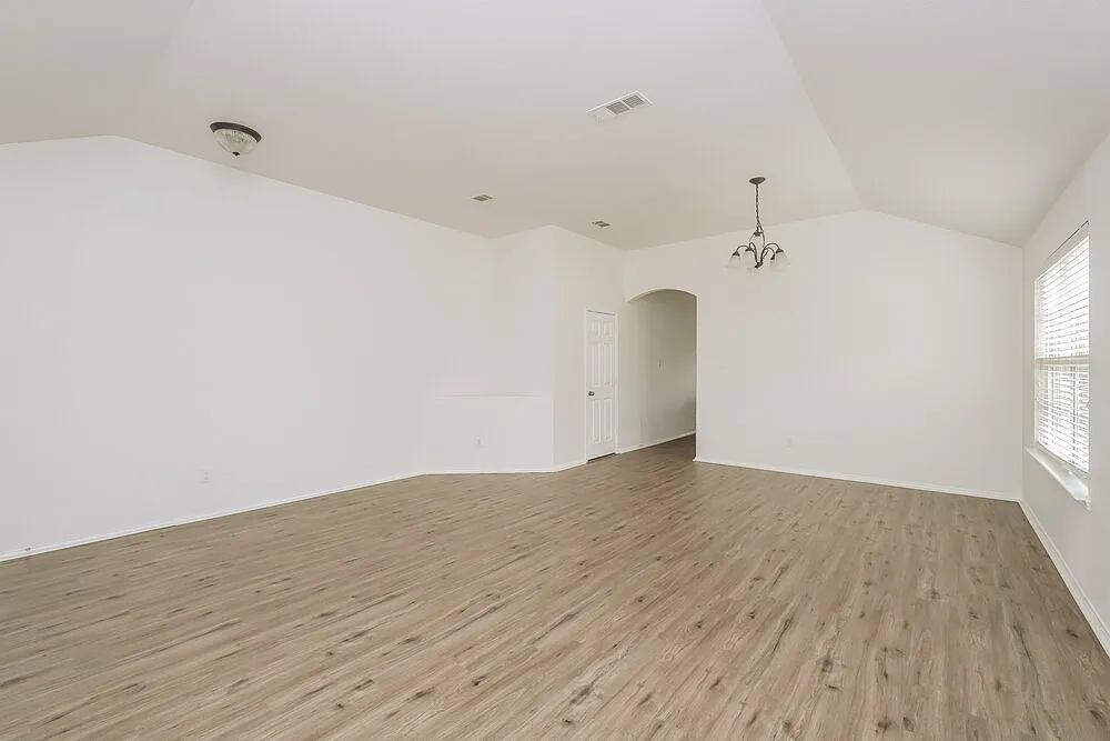 4 bed, 2.0 bath, 2136 sqft, $2,455 — Photo 3