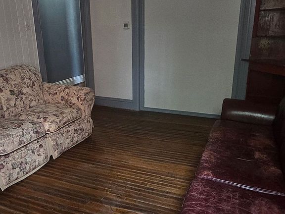 5th image of 228 W Jackson St
