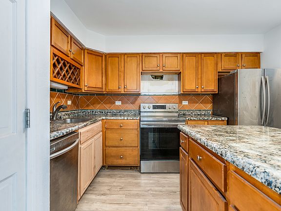 5th image of 555 Monroe Rd