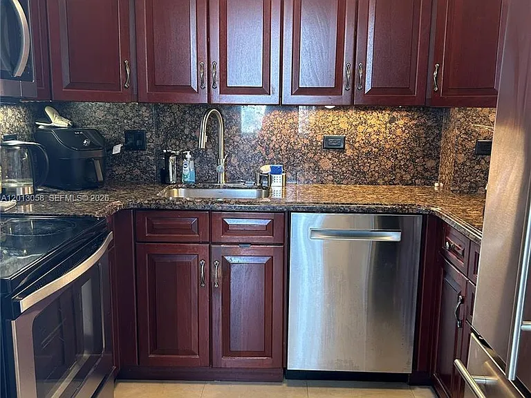 7441 Wayne Ave #7J — Photo 6