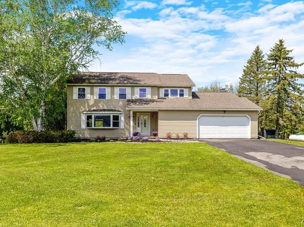 5881 Fieldstone Dr, Cazenovia, NY 13035