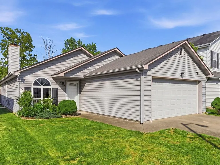 2137 Curtiswood Dr — Photo 3