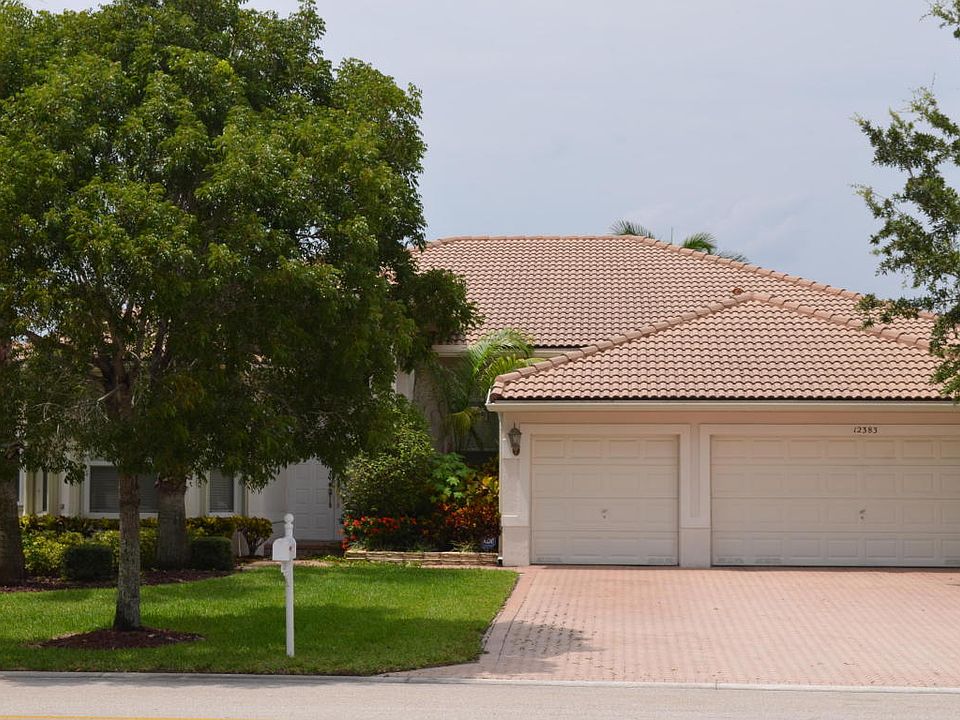 Home For Sale In Pelican Isles