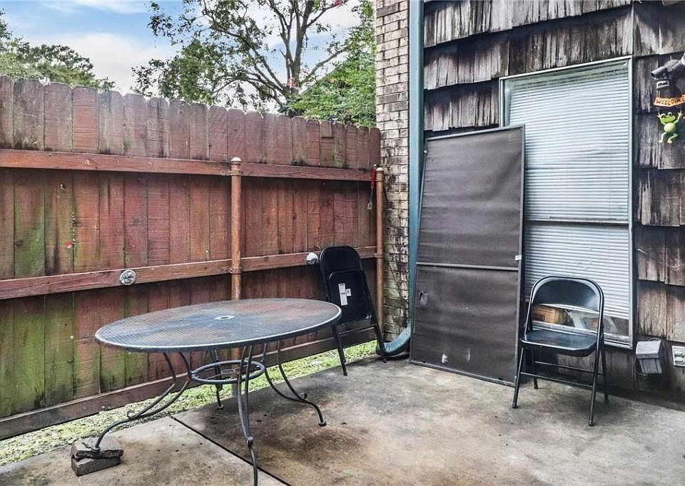 1st image of 1020 W McNeese St APT 4A