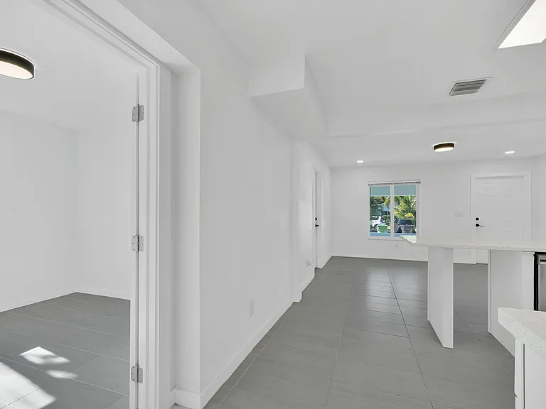 1108 NE 16th St — Photo 13