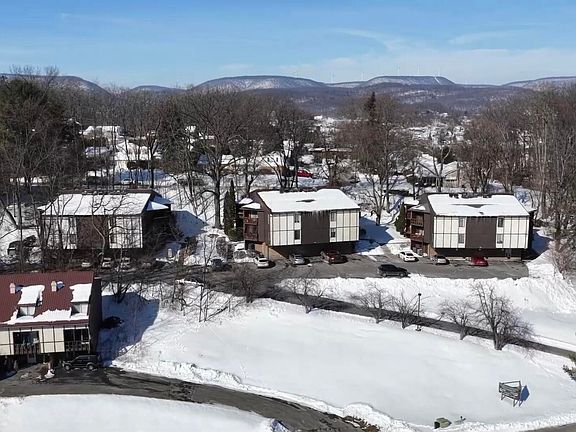 4th image of 206 Ridge Ave