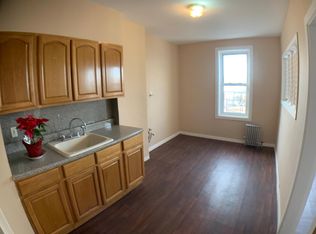 7036 69th Pl, Ridgewood, NY 11385