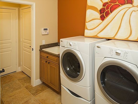 Tifton Walk_EXAMPLE MODEL PHOTO_Laundry Room