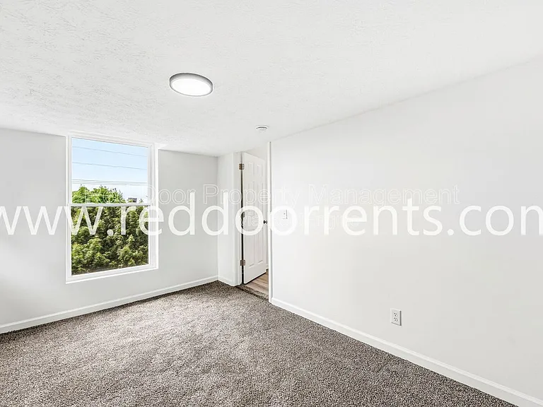 389 S Main St #D — Photo 8