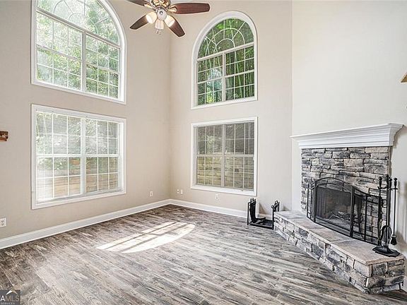 3rd image of 3610 Bonneville Dr