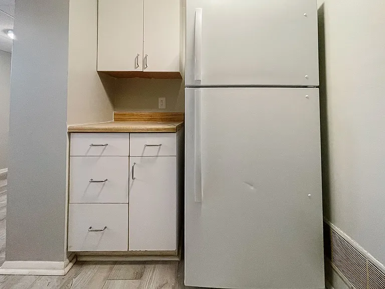 1925 E 5th St #7 — Photo 10