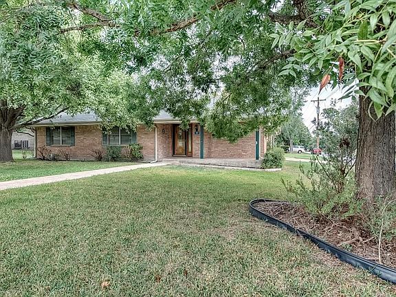 2nd image of 101 Spanish Oak Ln