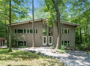 8 Deerpath Rd, Tuxedo Park, NY 10987