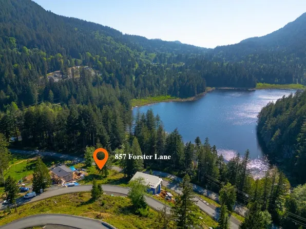 857 Forster Ln, Bowen Island, BC V0N 1G2
