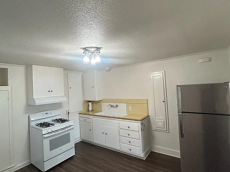326 Capitol St #B — Photo 6