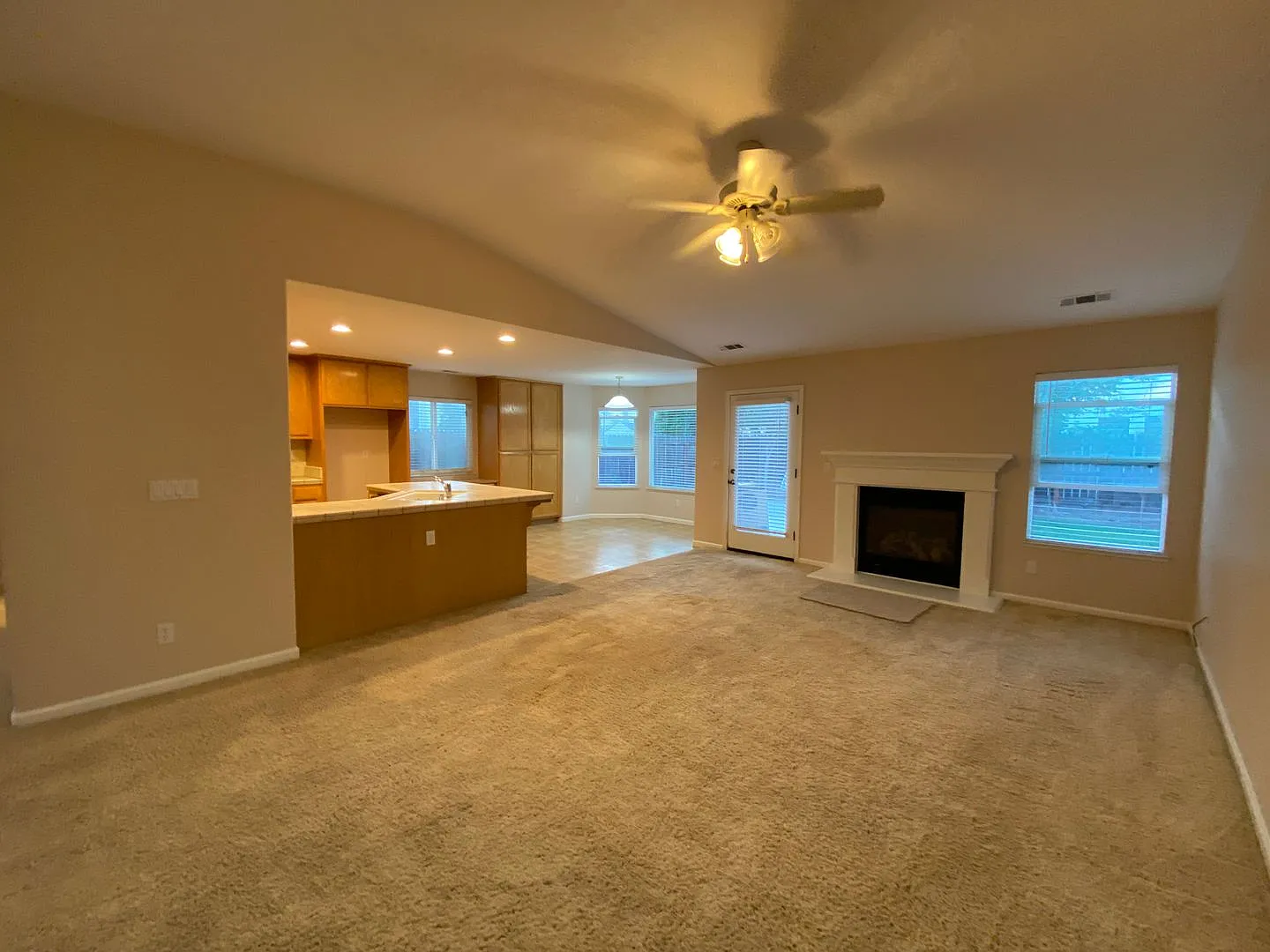 Nice 4 Bedroom 2 Bath Home For Rent — Photo 3