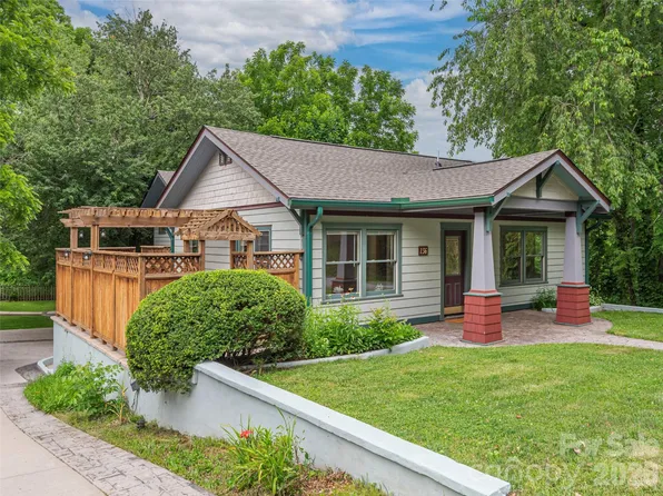 136 Assembly St, Waynesville, NC 28786