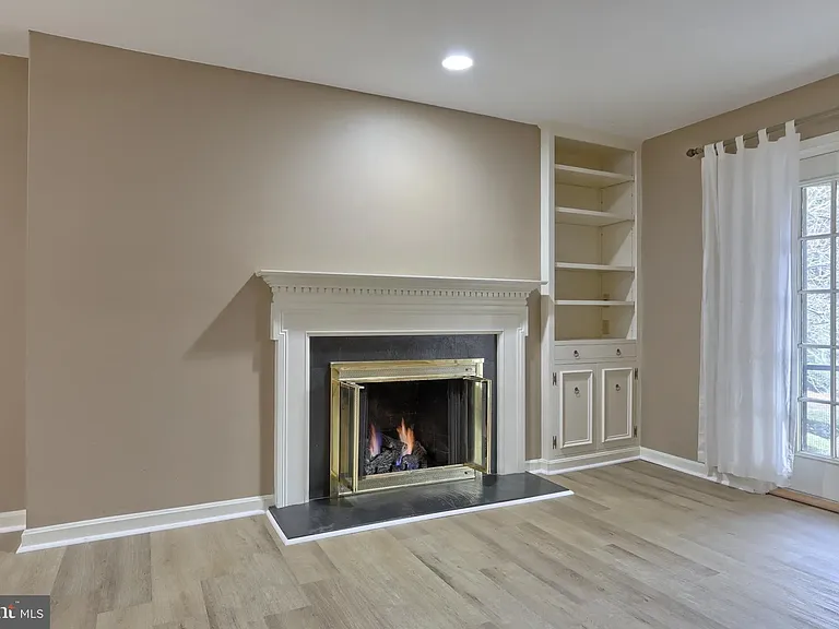 1127 Wicklow Ct — Photo 8