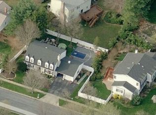 1726 Crestview Dr, Potomac, MD 20854