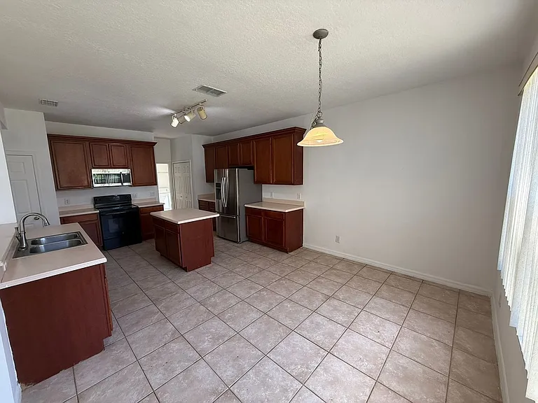 2616 Plumberry Ave — Photo 6