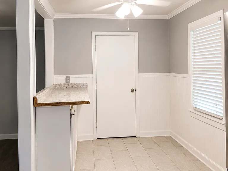 1421 Winchester St — Photo 3