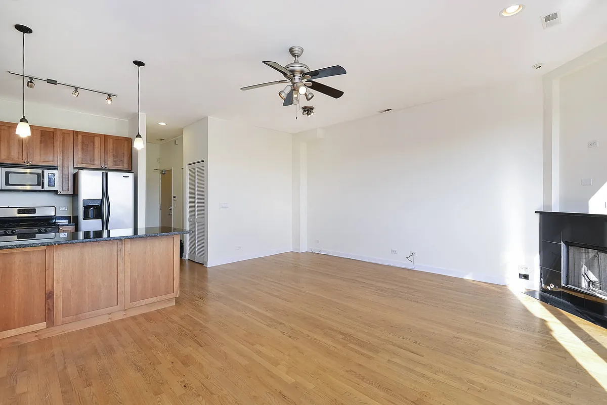 Building Photo - 1500 N Damen Ave