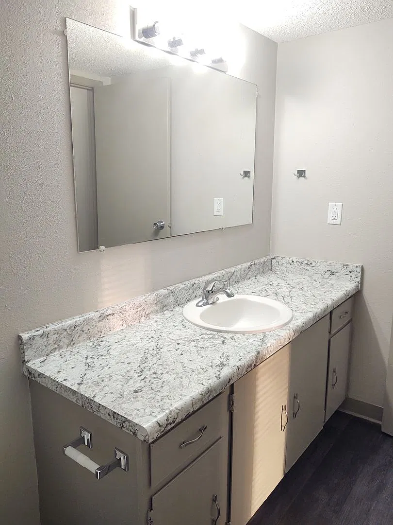 1441 Capitol Ave — Photo 3